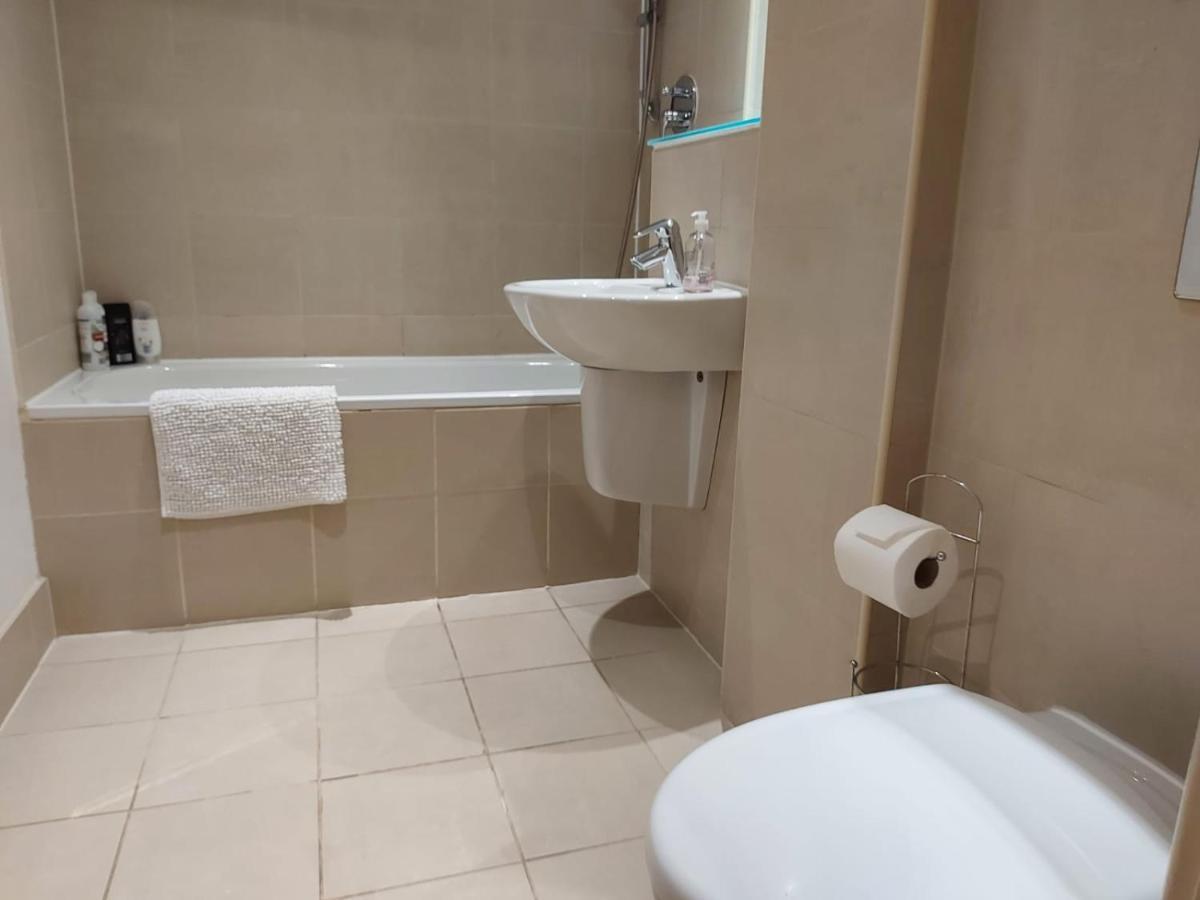 City Apartment In Great Location With A Balcony & Parking Possible - West One Sheffield Esterno foto