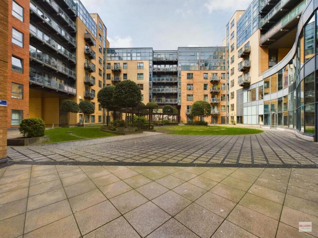 City Apartment In Great Location With A Balcony & Parking Possible - West One Sheffield Esterno foto