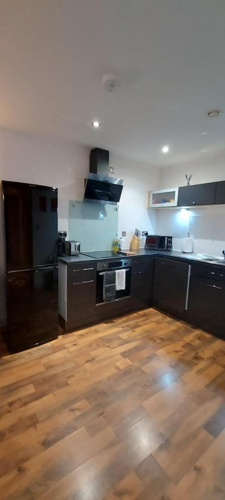 City Apartment In Great Location With A Balcony & Parking Possible - West One Sheffield Esterno foto