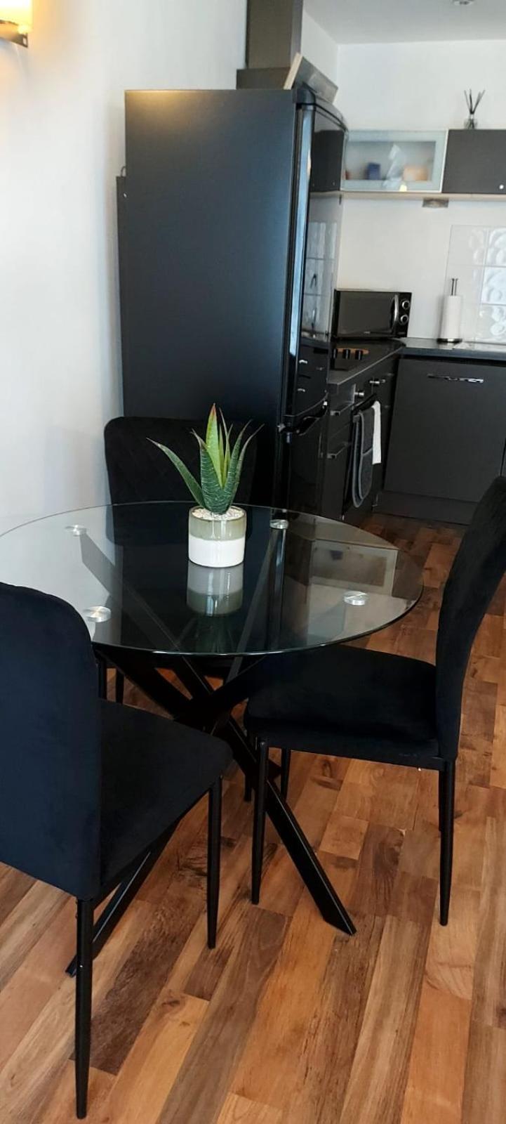 City Apartment In Great Location With A Balcony & Parking Possible - West One Sheffield Esterno foto